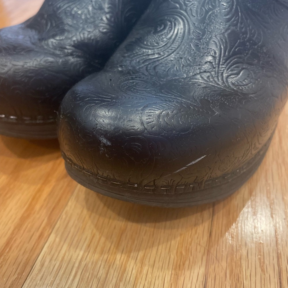 Dansko LT Pro black tooled clogs - Picture 3 of 10
